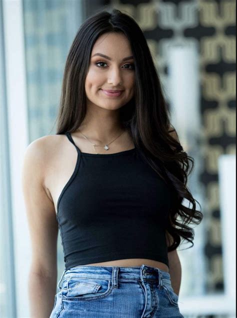 Eliza Ibarra Wiki, Bio, Net Worth, Boyfriend, Height, Weight, Age.